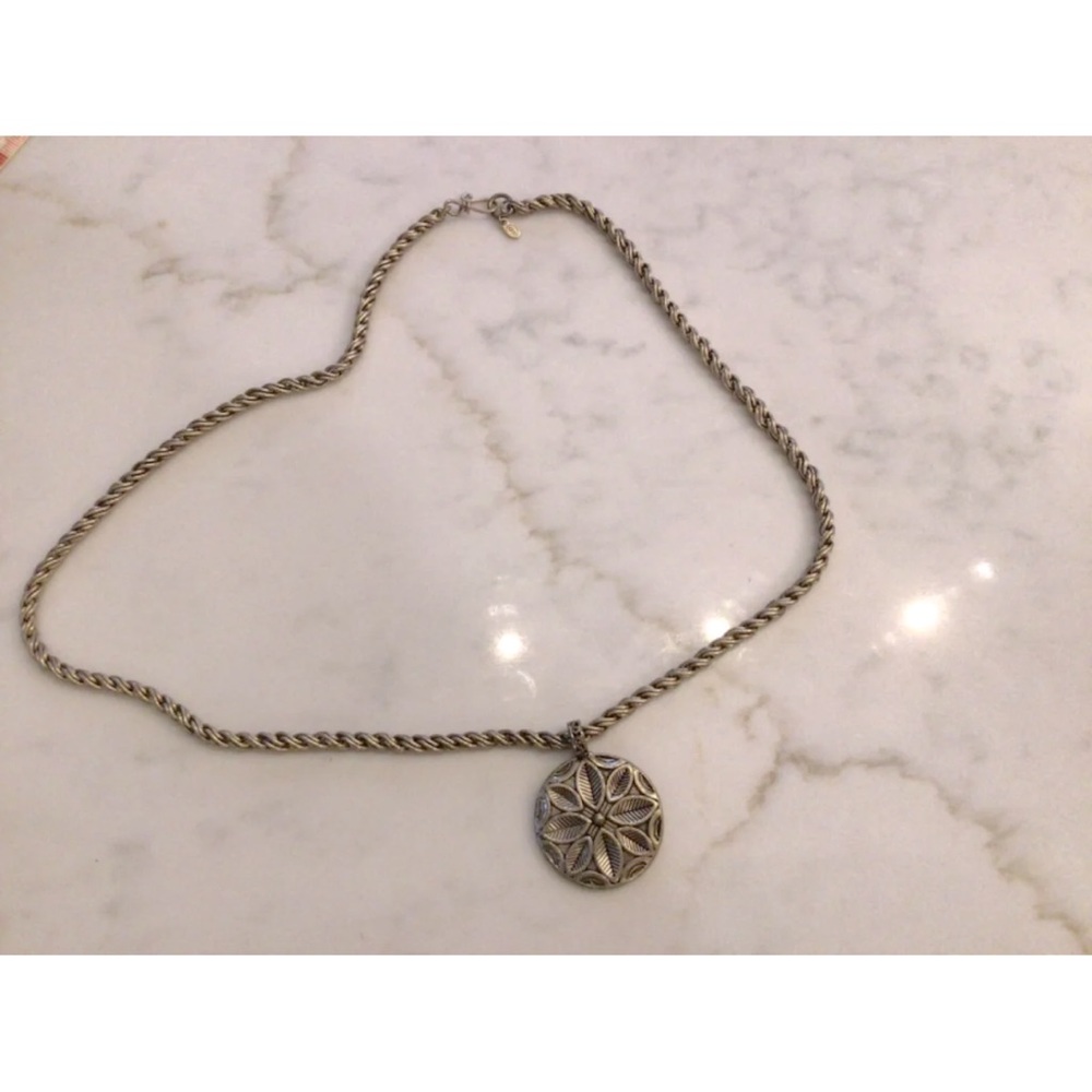 Vintage MONET Large Textured Filigree Gold Tone Flower Pendant Rope Necklace